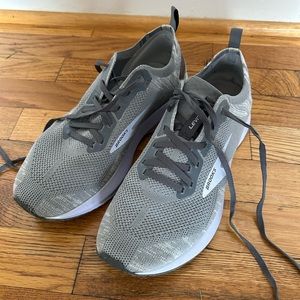 Brooks Levitate 4 Women’s Size 9 lightly used